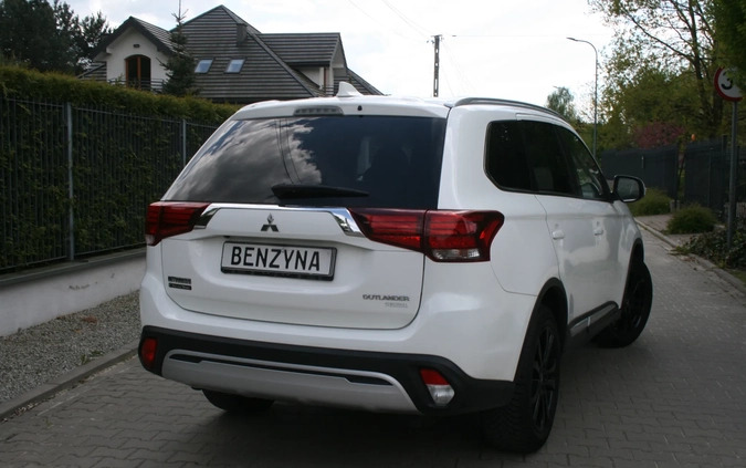 Mitsubishi Outlander cena 81500 przebieg: 50000, rok produkcji 2020 z Warszawa małe 631